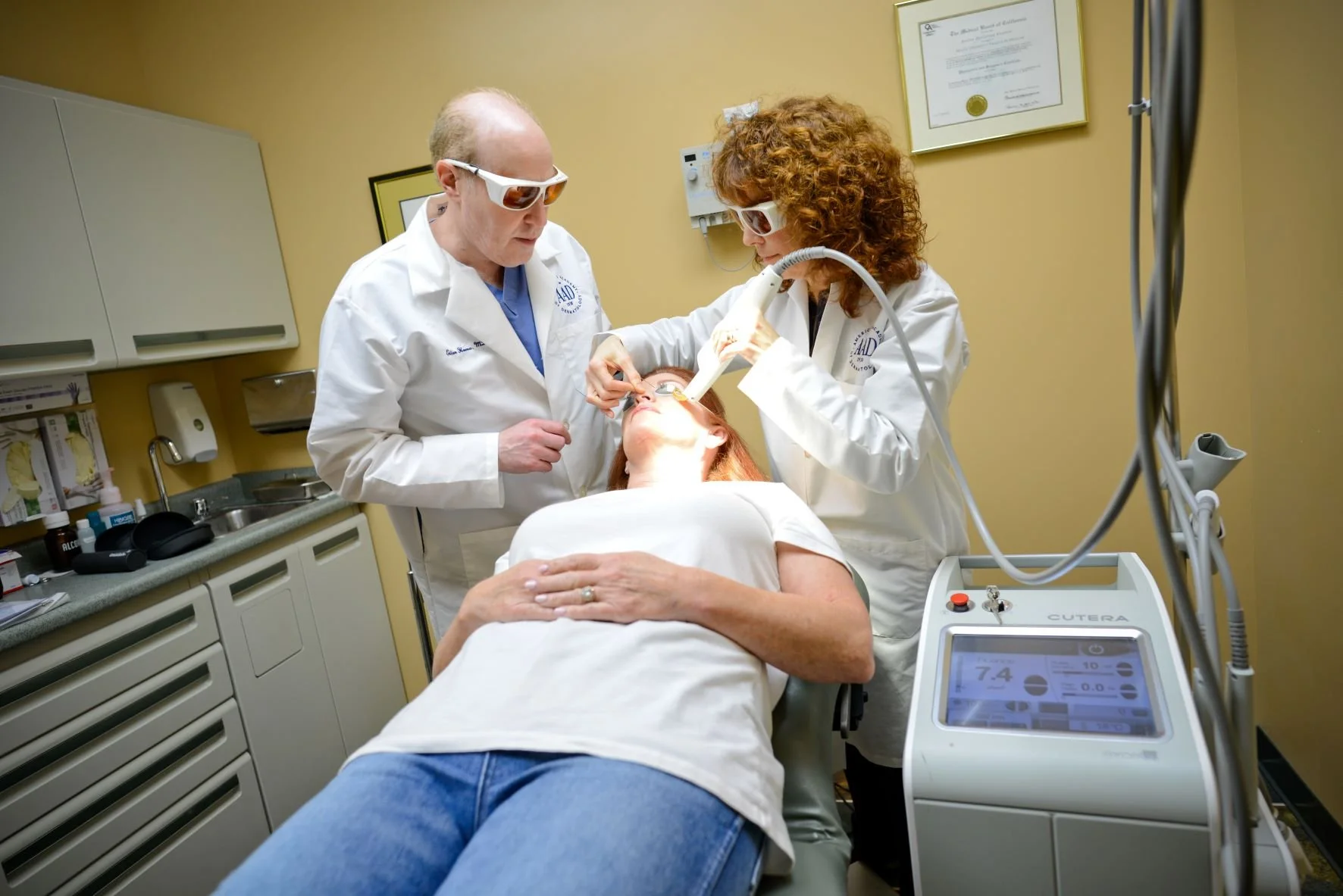 Dr. Eitan Homa during the procedure